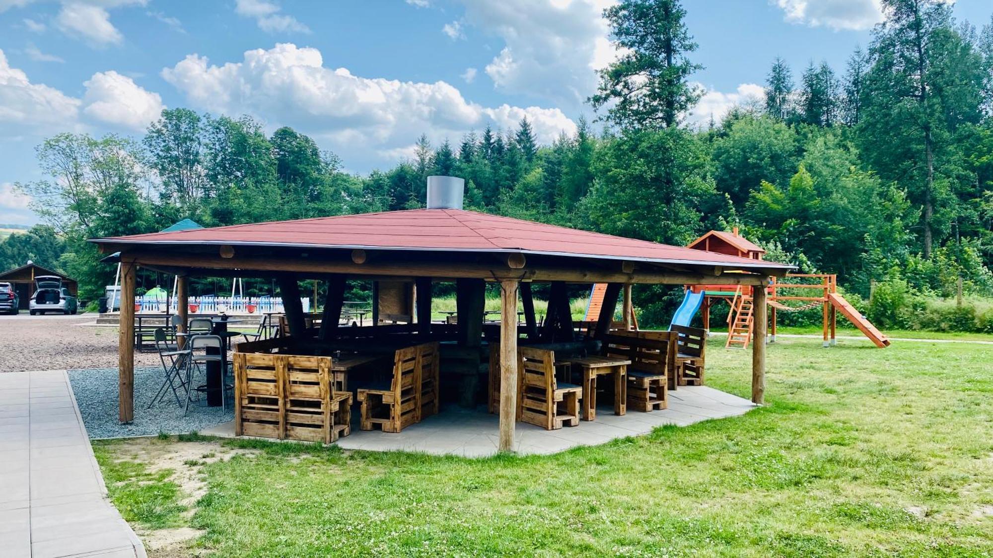 Chatovy Areal Zderina Police nad Metuji Bagian luar foto